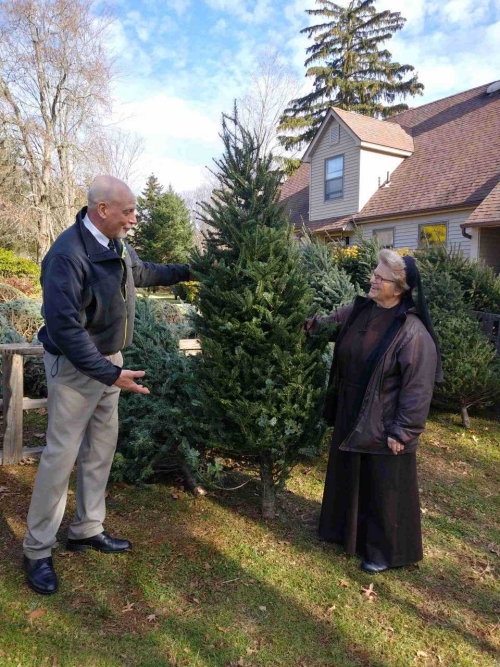 Sister and Rich with tree-sm